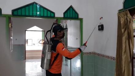 Penyemprotan Desinfektan Fasilitas Umum Wilayah Desa Argomulyo